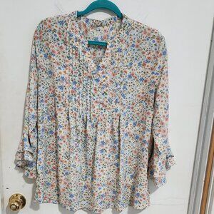 Ladies Top, Size 2X, 3 Quarter Length Sleeves With 2-row Ruffel At Edge.